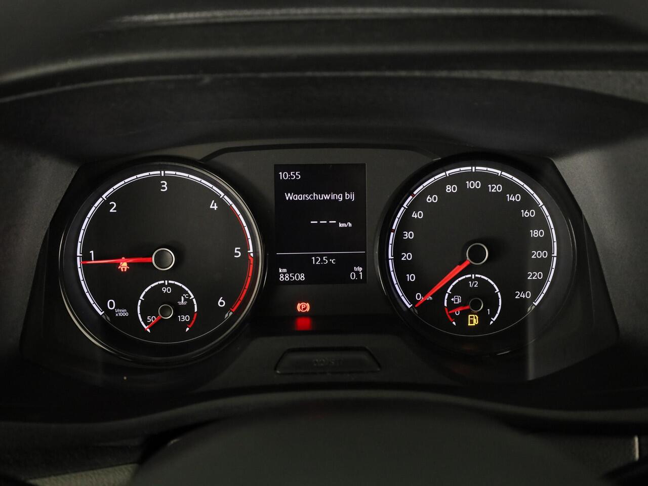 Volkswagen TRANSPORTER 2.0 TDI L2H1 32 110 pk | Navigatie via App | Trekhaak | Parkeersensoren achter | Cruise control |