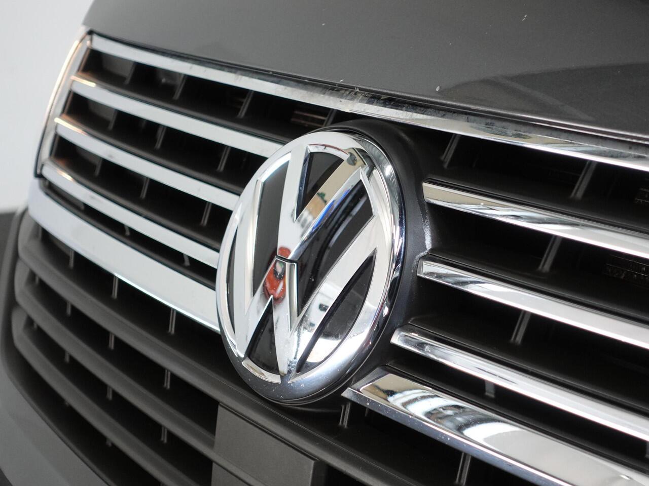 Volkswagen TRANSPORTER 2.0 TDI L2H1 28 Dubbele Cabine Highline Automaat Airco Cruise Control adaptief Parkeersensoren Trekhaak