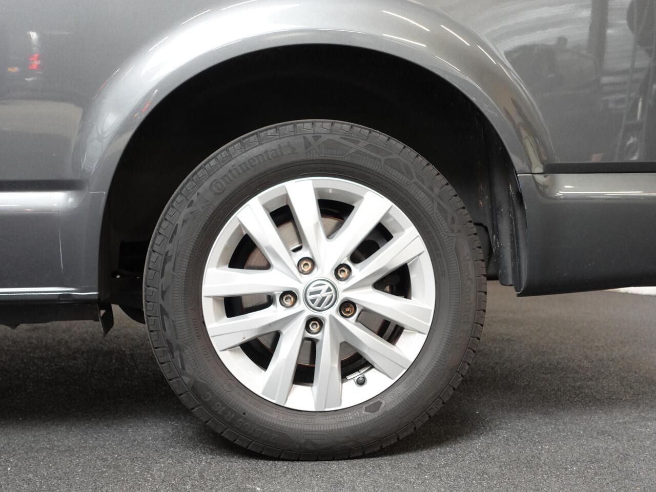 Volkswagen TRANSPORTER 2.0 TDI L2H1 28 Dubbele Cabine Highline Automaat Airco Cruise Control adaptief Parkeersensoren Trekhaak