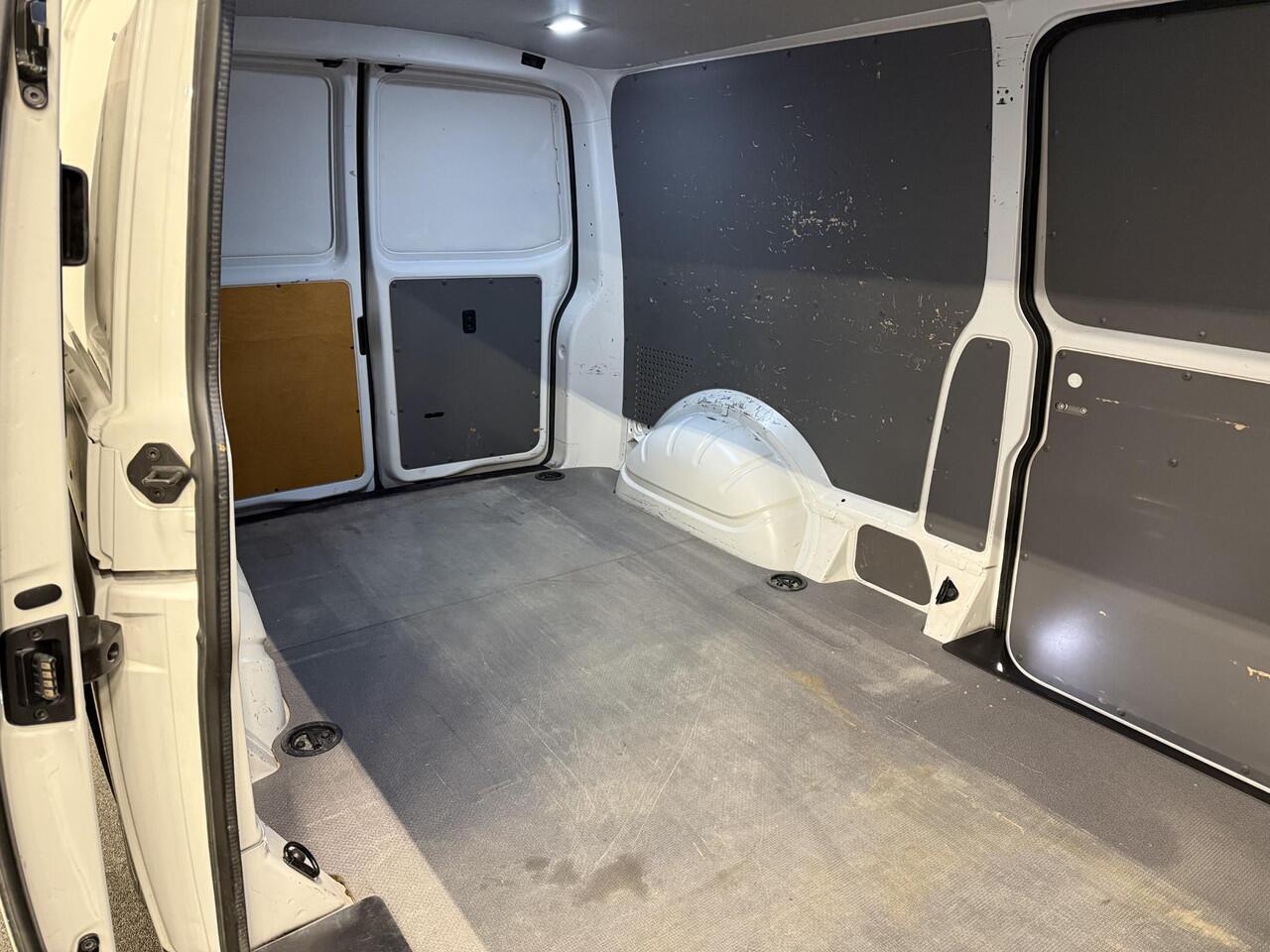 Volkswagen TRANSPORTER 2.0 TDI L2H1 30 Comfortline Airco Navi Trekhaak 2X schuifdeur Stoelverwarming Adaptieve Cruise Control