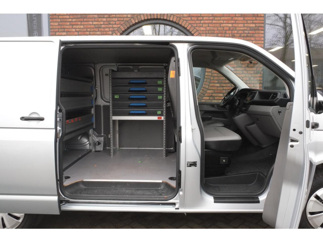 Volkswagen TRANSPORTER 2.0 TDI DSG 150pk L1H1 32 Navigatie, 3 zits euro 6 (5,8m3)