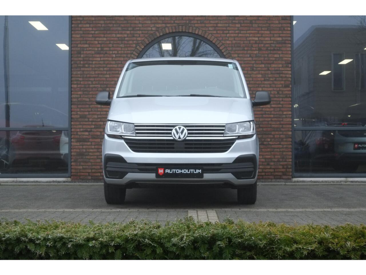 Volkswagen TRANSPORTER 2.0 TDI DSG 150pk L1H1 32 Navigatie, 3 zits euro 6 (5,8m3)