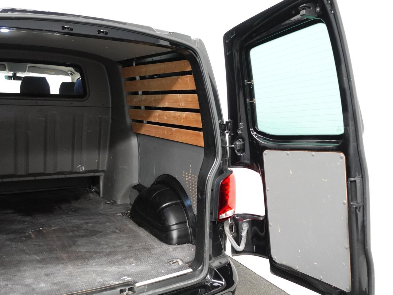 Volkswagen TRANSPORTER 2.0 TDI L2H1 Dubbele Cabine Automaat Highline Airco Cruise control Camera Apple Carplay/Android Auto