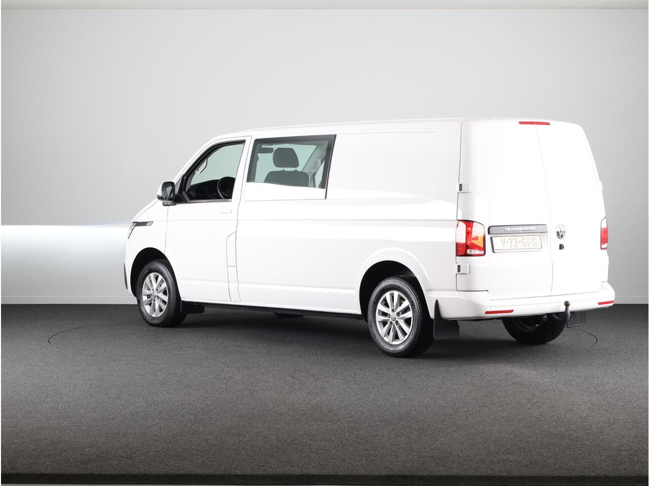 Volkswagen TRANSPORTER 2.0 TDI L2H1 30 Luxe DC Highline 150 pk Automaat (DSG) | Verlengde garantie | Navigatie via App | Trekhaak | Parkeersensoren achter | Achteruitrijcamera | Interieur voorverwarming |