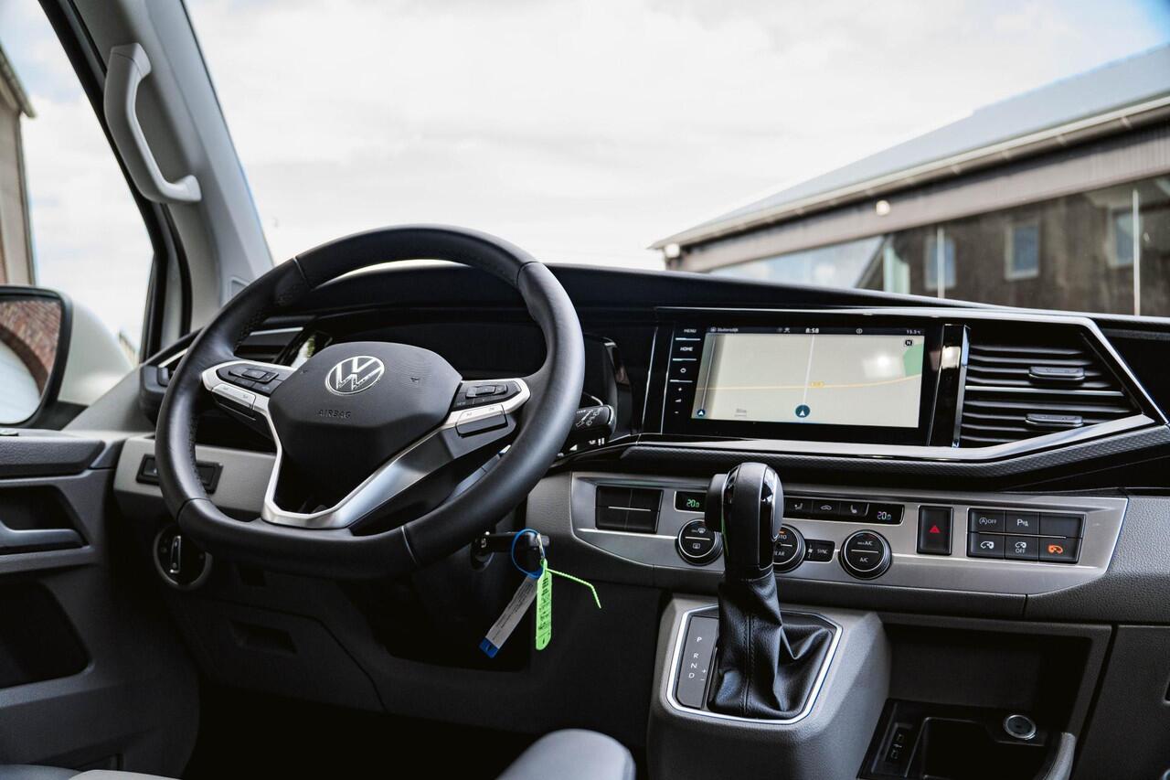 Volkswagen TRANSPORTER T6.1 2.0 TDI 204 PK DSG CARAVELLE L2H1 A-KLEP DUB/DUB ACC | LED | Leder | Virtual Cockpit | Privacy glass |