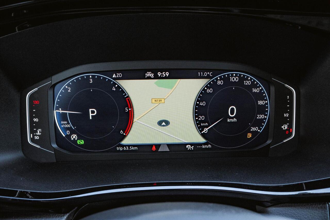 Volkswagen TRANSPORTER T6.1 2.0 TDI 204 PK DSG CARAVELLE L2H1 A-KLEP ACC | LED | Leder | Virtual Cockpit | Privacy glass |