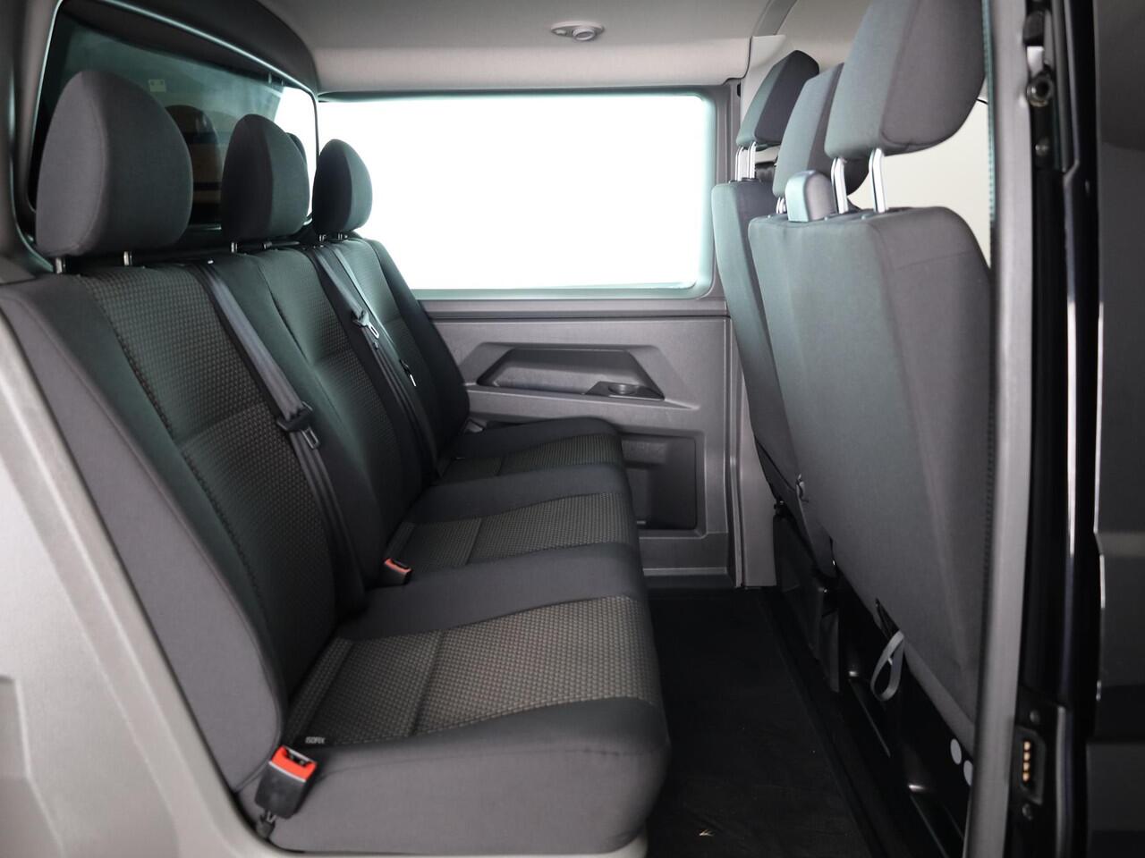 Volkswagen TRANSPORTER 2.0 TDI L2H1 30 DC Highline 150 PK DSG | Verlengde garantie | Navigatie | Trekhaak | Luxe dubbelcabine |