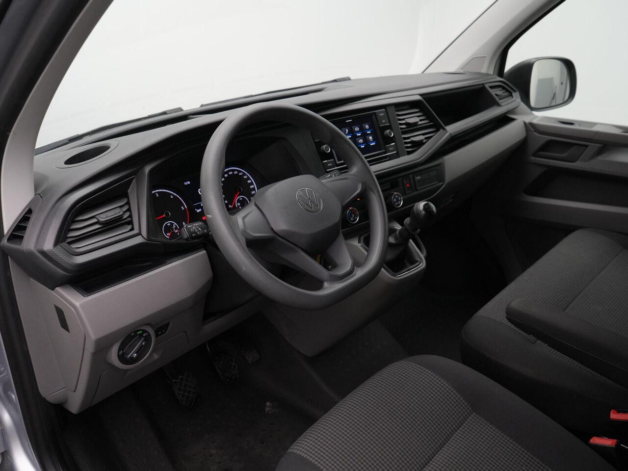 Volkswagen TRANSPORTER 2.0 TDI 90 pk Economy Business L1H1 | Trekhaak | Parkeersensoren achter | Carplay | Cruise Control