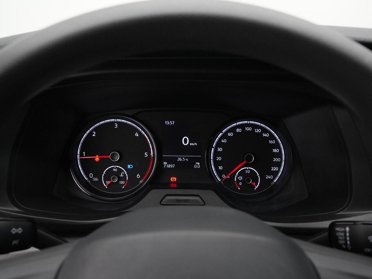 Volkswagen TRANSPORTER 2.0 TDI 90 pk Economy Business L1H1 | Trekhaak | Parkeersensoren achter | Carplay | Cruise Control