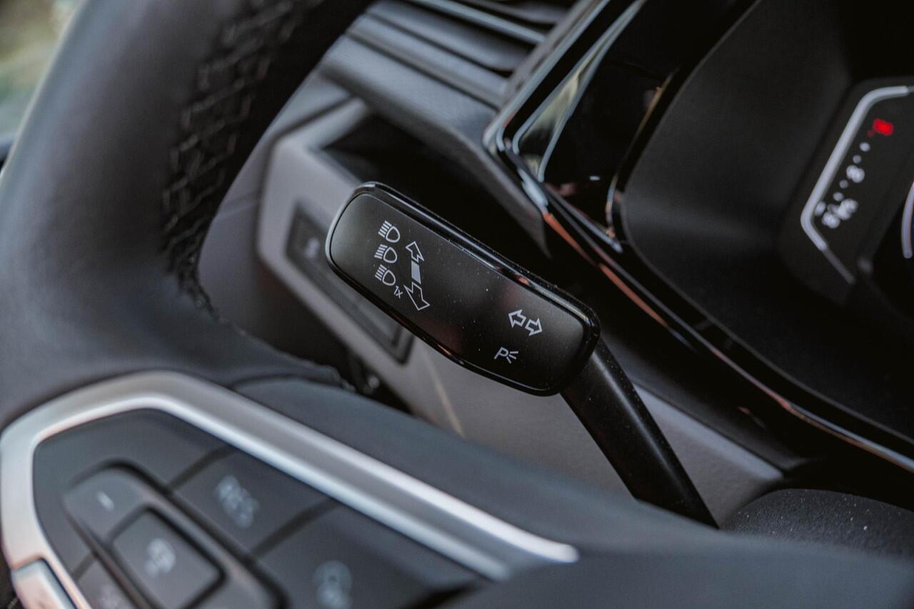 Volkswagen TRANSPORTER 2.0 TDI 204 pk L2H1 Highline 2x Elek. Schuifdeur Leder Duo, Parkeerhulp, LED, Navi, Elek. Achterklep, 5-Zits