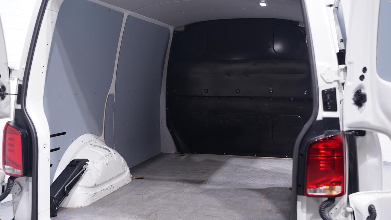 Volkswagen TRANSPORTER 2.0 TDI 110 pk L1H1 Airco, Apple Carplay Laadruimte Pakket, PDC achter, 3-Zits