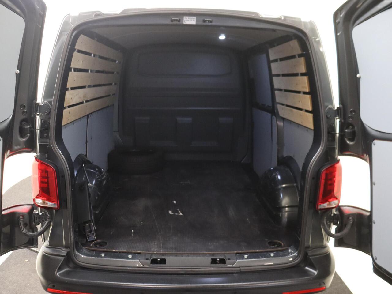 Volkswagen TRANSPORTER Bedrijfswagens L1H1 TDI 28 Comfortline 110 pk 5 versn. hand | Comfortline | Bijrijdersbank | Stalen velgen | Vierseizoensbanden | Parkeerhulp achter | Armleuningen bestuurdersstoel |