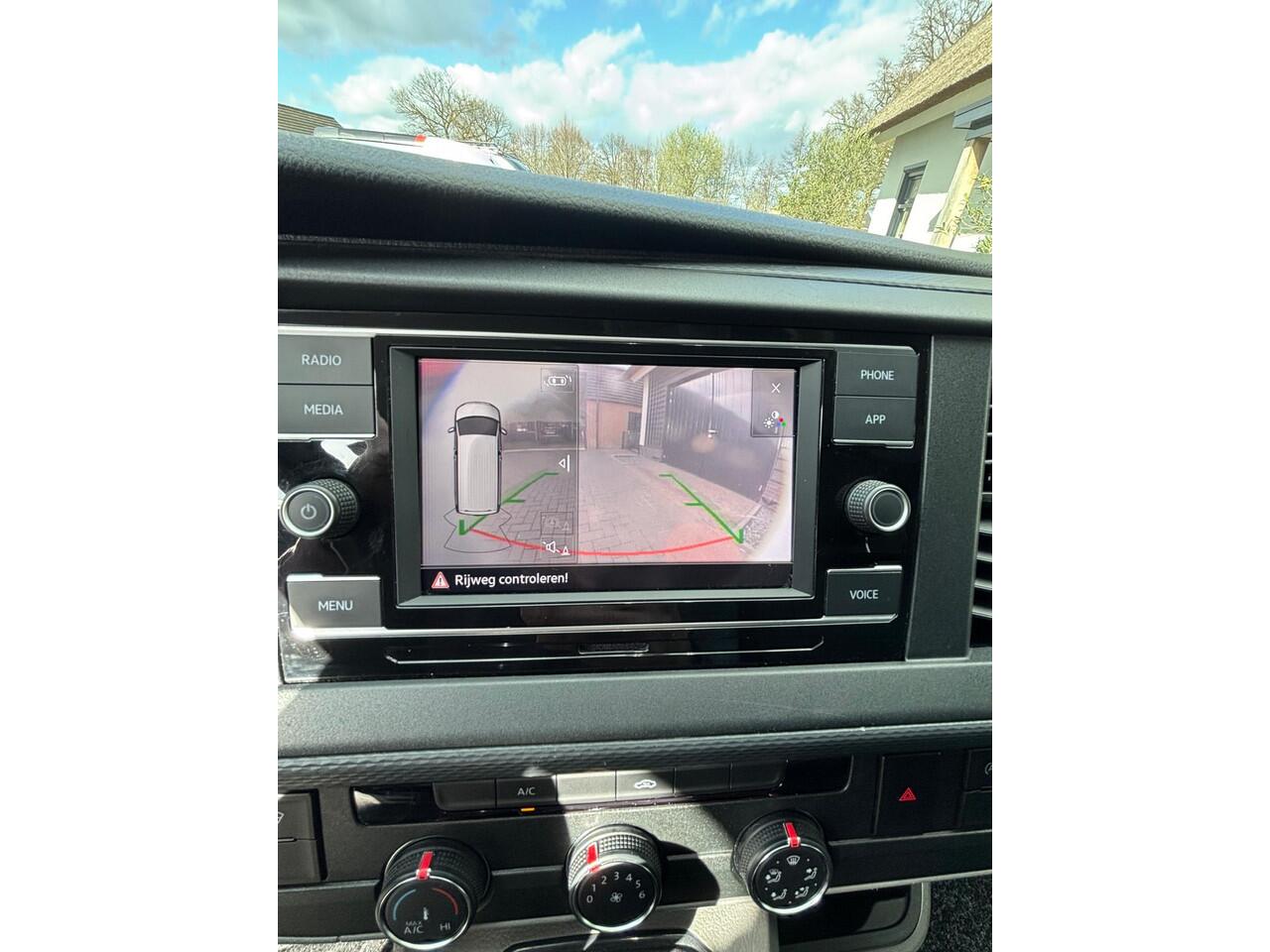 Volkswagen TRANSPORTER 2.0 TDI L2H1 28