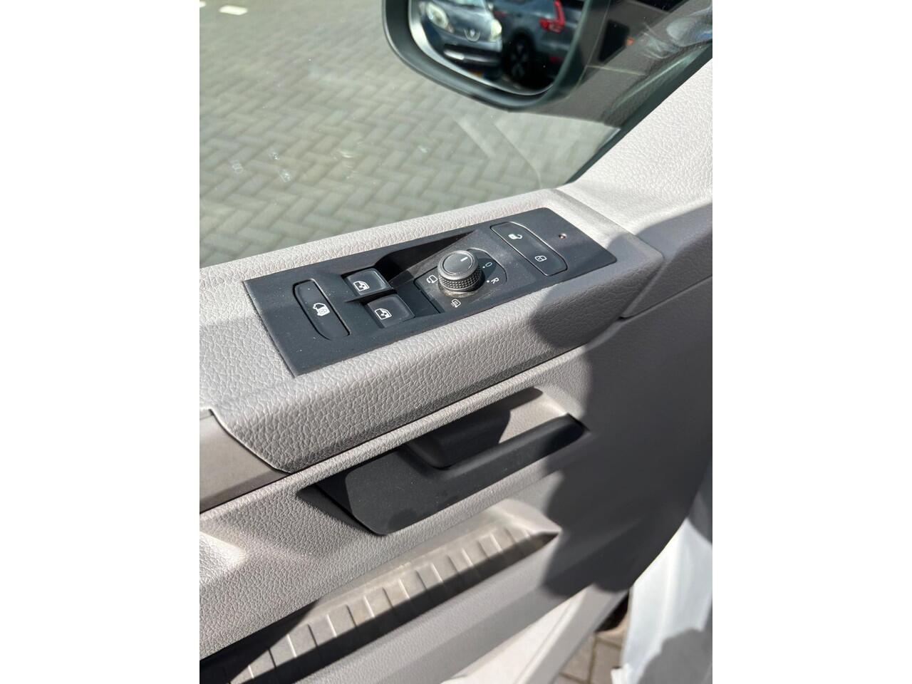 Volkswagen TRANSPORTER 2.0 TDI L2H1 28