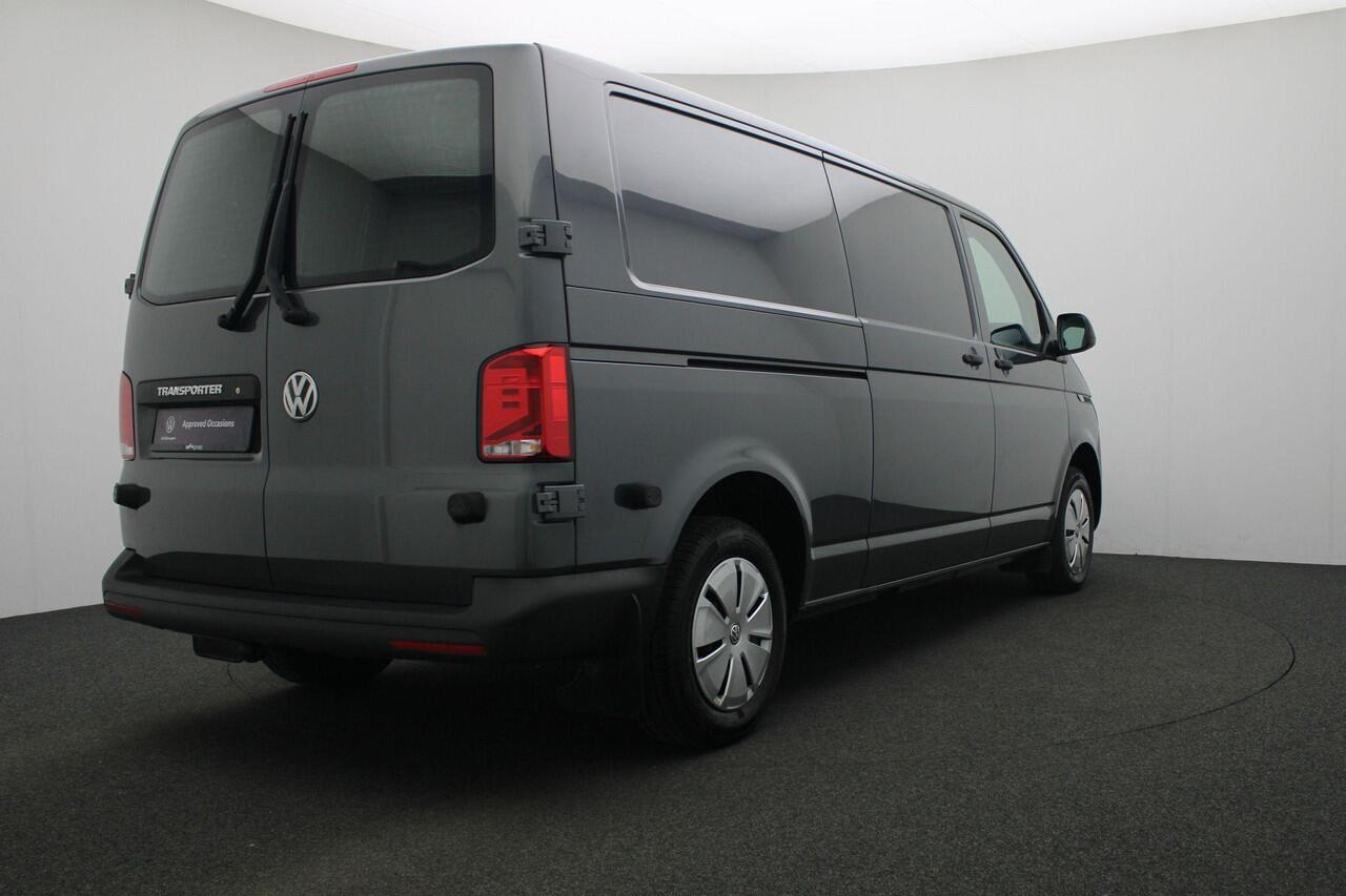 Volkswagen TRANSPORTER 2.0 TDI 150 pk DSG L2H1 28 | Trekhaak | 3-zits | Navigatie | Adaptive Cruise