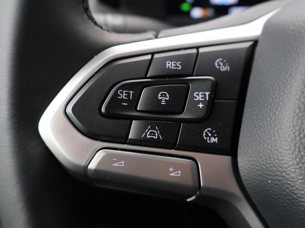 Volkswagen TRANSPORTER 2.0 TDI L2H1 Bulli 170 pk Automaat | BPM Vrij | IQ-LED | Comfortstoelen | Navigatie Apple Carplay/Android Auto DAB+ MF-Stuur | Cruise Control Adaptief | Parkeersensoren V+A + Achteruitrijcamera | LM 19" Zwart | Sidebars Zwart | Glaslookpanelen | Spoiler A