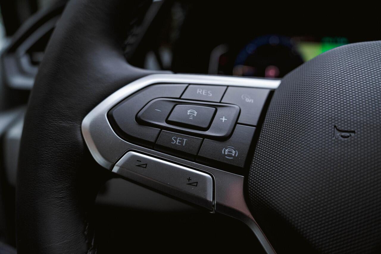 Volkswagen TRANSPORTER T6.1 2.0 TDI 150 PK DSG CARAVELLE L2H1 DUB/CAB A-Deuren ACC | LED | Digital Cockpit | Leder | Apple Carplay/Android Auto