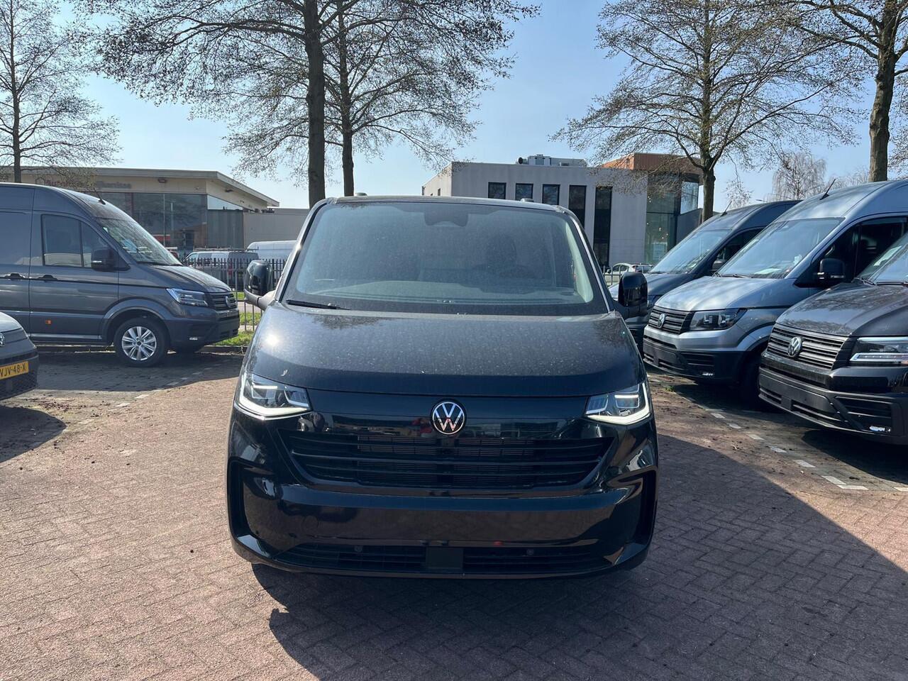 Volkswagen TRANSPORTER Bedrijfswagens Bulli L1 2.0 TDI 110 kW 150 pk 8 versn. Auto | BPM vrij | Exterieurpakket met bumpers, grille, spiegels en handgrepen in carrosseriekleur | Achterdeuren zonder ruit | Diefstalalarmsysteem met interieurbeveiliging, noodsirene en wegsleepbeve