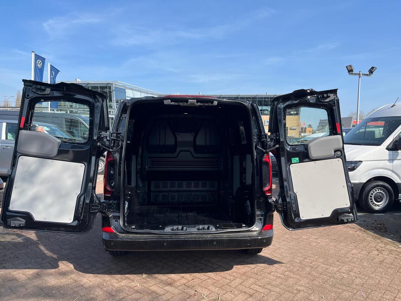 Volkswagen TRANSPORTER Bedrijfswagens Bulli L1 2.0 TDI 110 kW 150 pk 8 versn. Auto | BPM vrij | Exterieurpakket met bumpers, grille, spiegels en handgrepen in carrosseriekleur | Achterdeuren zonder ruit | Diefstalalarmsysteem met interieurbeveiliging, noodsirene en wegsleepbeve