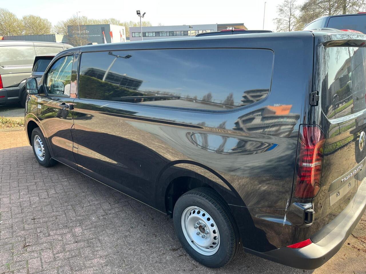 Volkswagen TRANSPORTER Bedrijfswagens Life L2 2.0 TDI EU6 150 pk 110 kW 6 versn. hand | BPM vrij | Bestuurdersassistentiepakket plus | Exterieurpakket met radiatorgrille in carrosseriekleur | Trekhaakvoorbereiding |