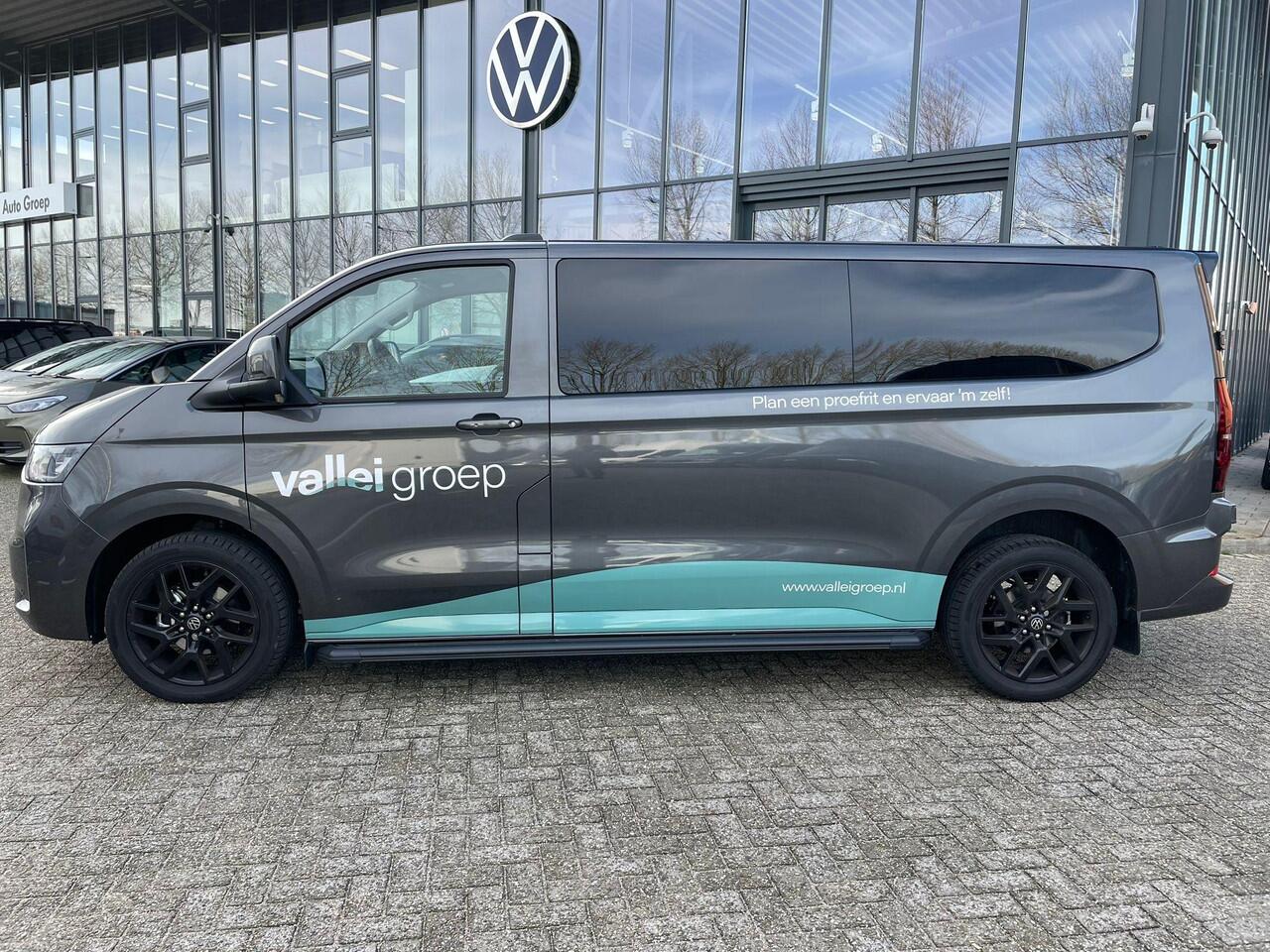 Volkswagen TRANSPORTER 2.0 TDI L2H1 30 Style | LED koplampen | Navigatie | 19 inch lm velgen | Achterdeurspoiler | Dichte achterdeuren | Sidestepszwart | Volledige betimmering laadruimte | Glaslook panelen