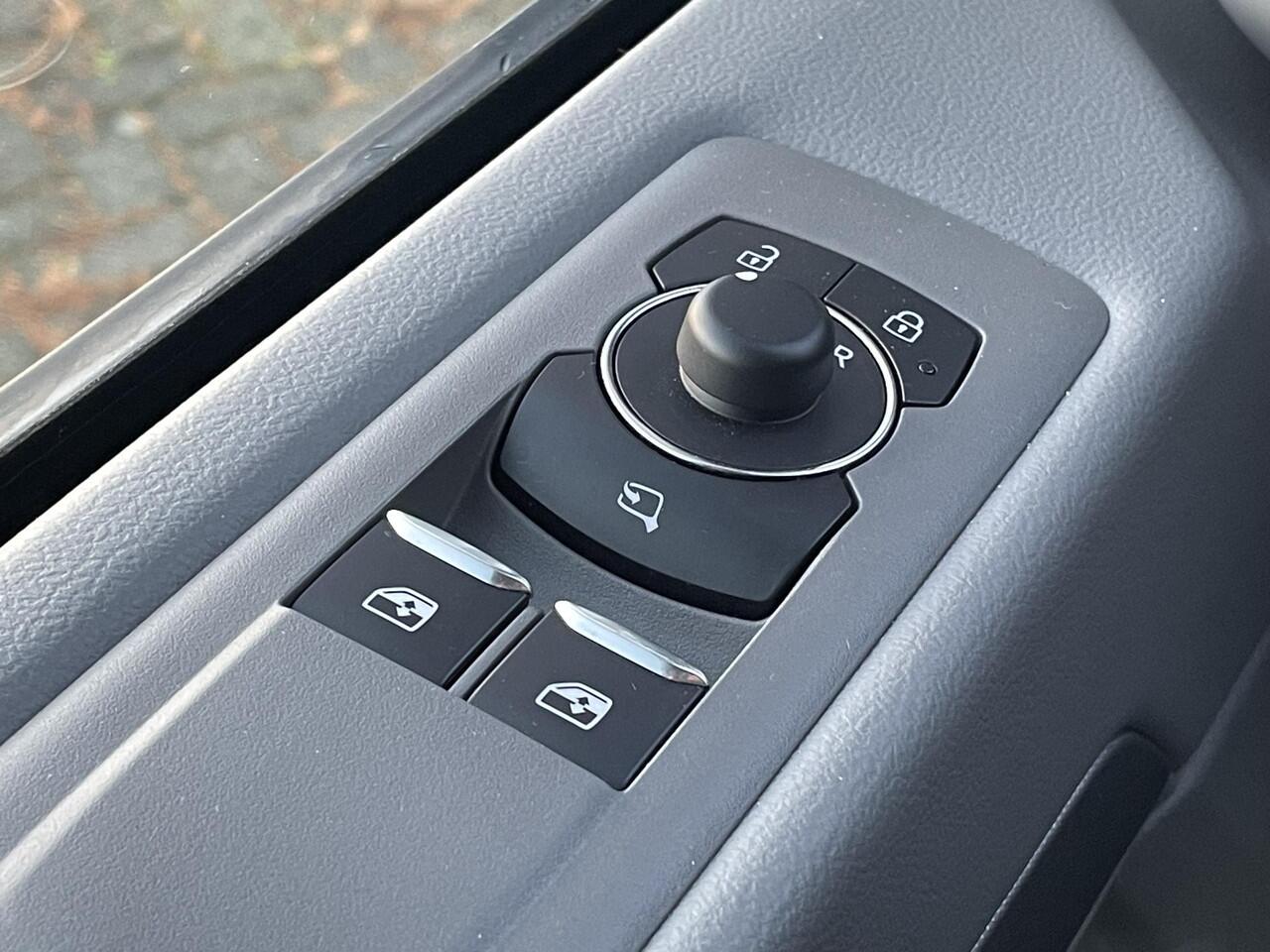 Volkswagen TRANSPORTER 2.0 TDI 170PK Automaat L2 Bulli Intro Led | Black Edition | Navigatie | Stoelverwarming | Carplay | L.M.Wielen | Clima