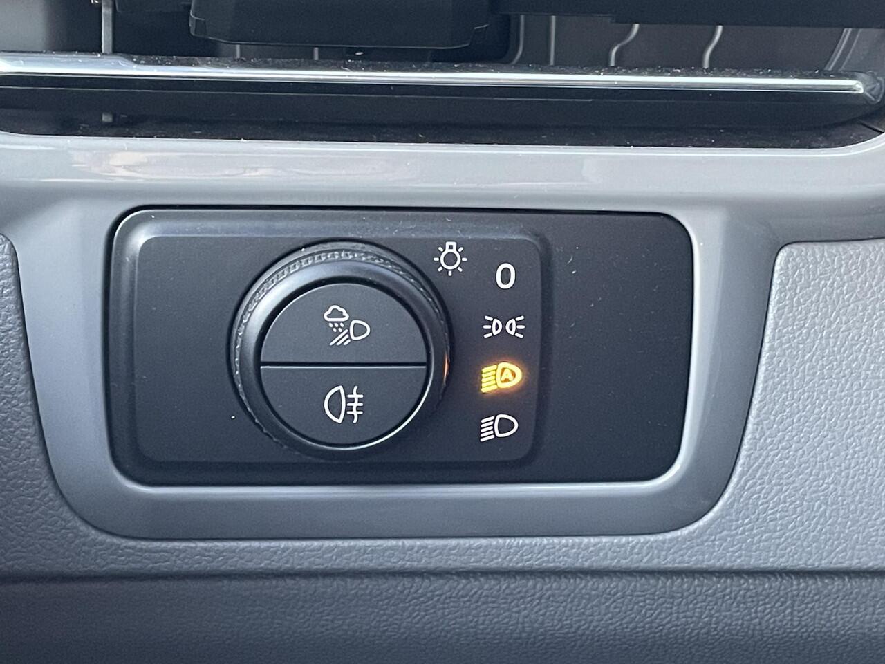 Volkswagen TRANSPORTER 2.0 TDI 170PK Automaat L2 Bulli Intro Led | Black Edition | Navigatie | Stoelverwarming | Carplay | L.M.Wielen | Clima