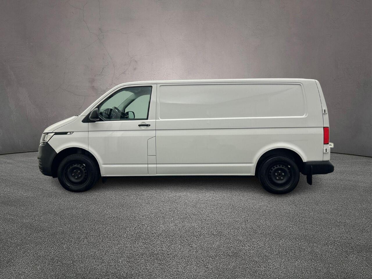 Volkswagen TRANSPORTER 2.0 TDI 110pk L2 | Trekhaak | BPM-vrij | Cruise-control | Achterdeuren | Betimmering