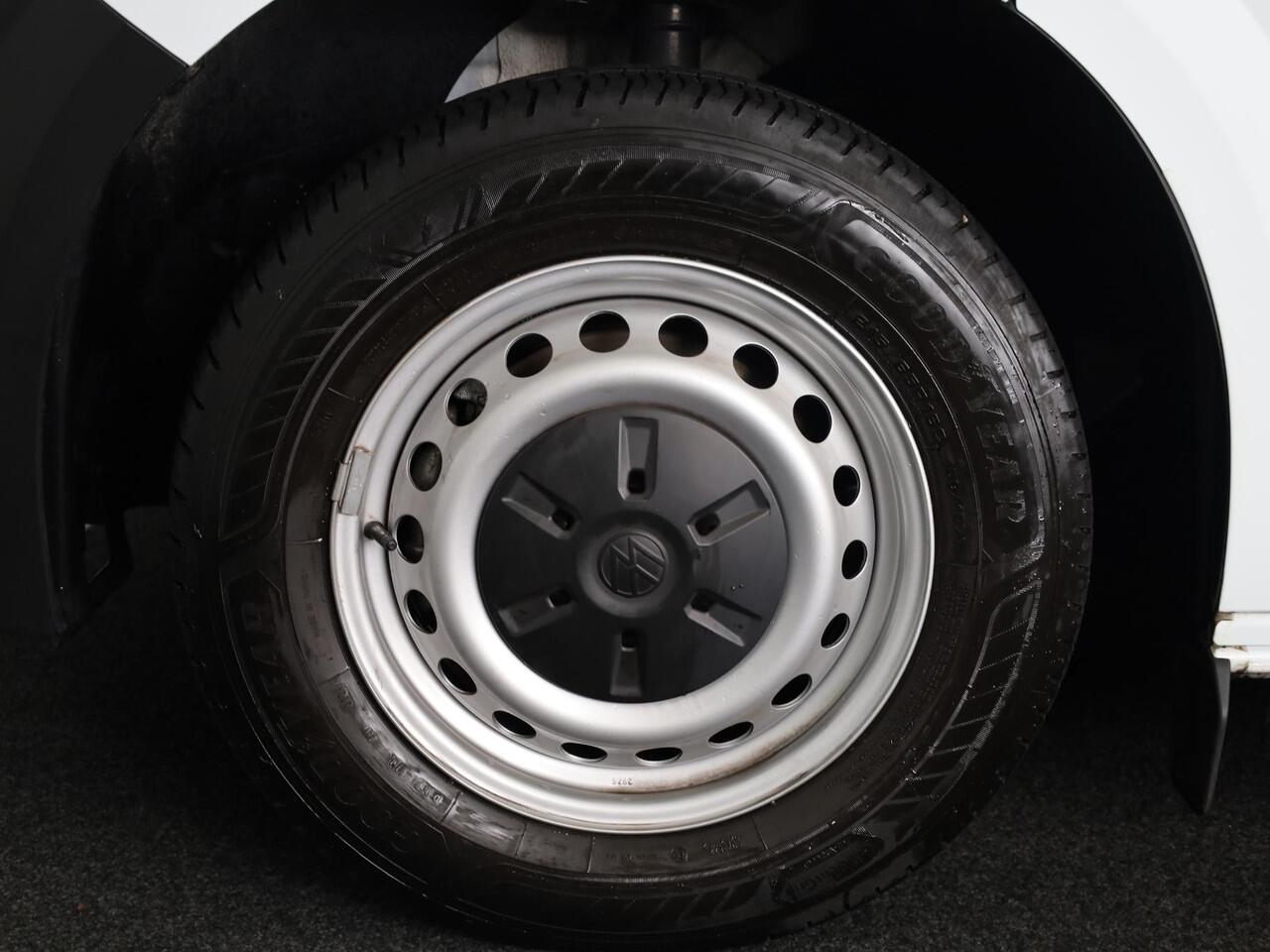 Volkswagen TRANSPORTER 2.0 TDI L2H1 30 Life | 110 PK Hand | Styling pakket | Camera | App Connect | Trekhaak |