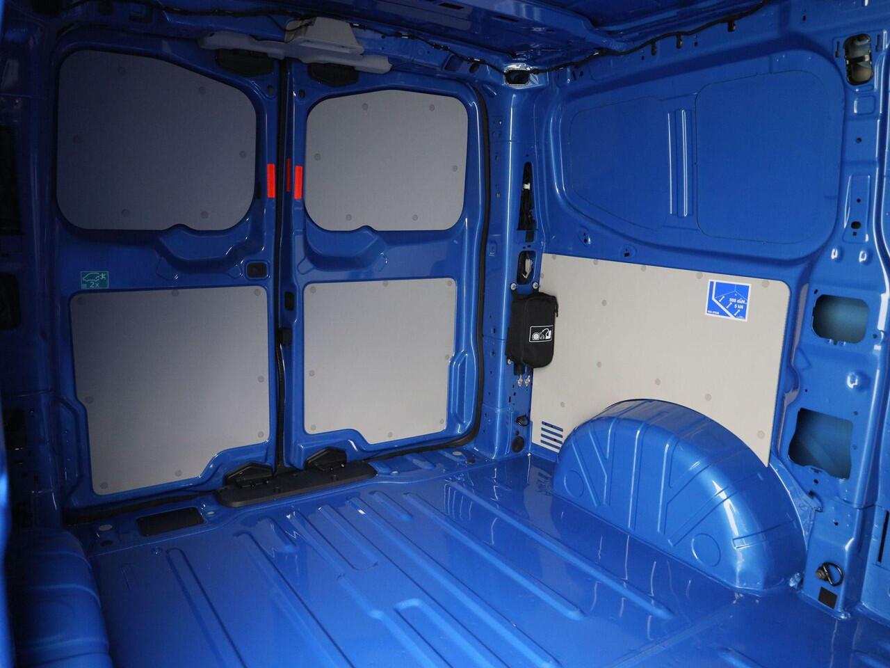 Volkswagen TRANSPORTER 2.0 TDI 170pk DSG Bulli L1 · Camera · Alarm · Apple/Android Car Play · Navigatie · P-Sensoren · Trekhaakvoorbereiding · Garantie t/m 26-12-2028 of 100.000km