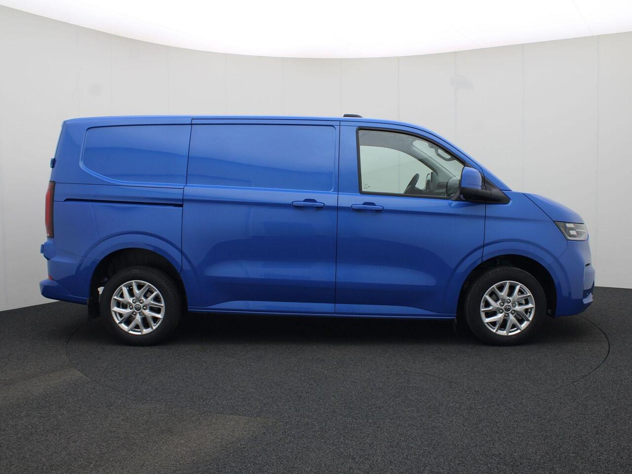Volkswagen TRANSPORTER 2.0 TDI 170pk DSG Bulli L1 · Camera · Alarm · Apple/Android Car Play · Navigatie · P-Sensoren · Trekhaakvoorbereiding · Garantie t/m 26-12-2028 of 100.000km