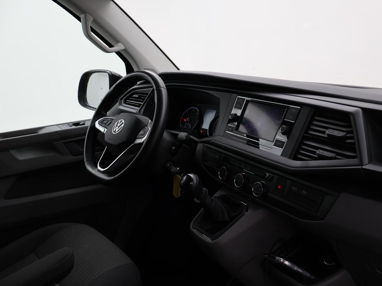 Volkswagen TRANSPORTER 2.0 TDI L2H1 HIGHLINE | LMV | TREKHAAK | APPLE CARPLAY | CAMERA | COMFORSTOELEN