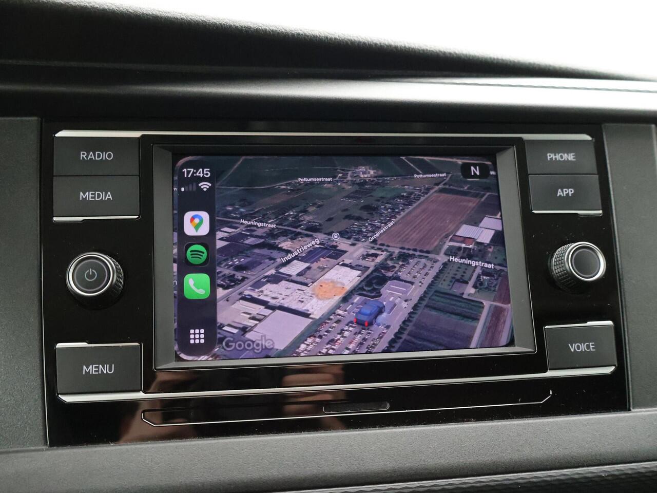 Volkswagen TRANSPORTER 2.0 TDI L2H1 HIGHLINE | LMV | TREKHAAK | APPLE CARPLAY | CAMERA | COMFORSTOELEN