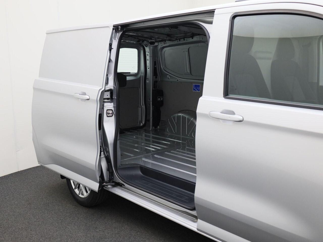 Volkswagen TRANSPORTER 2.0 TDI 170pk DSG Bulli L1 · Camera · Apple/Android Car Play · Tussenschot · Voorruit Verwarming · 17'' Inch · Garantie t/m 26-12-2028 of 100.000km