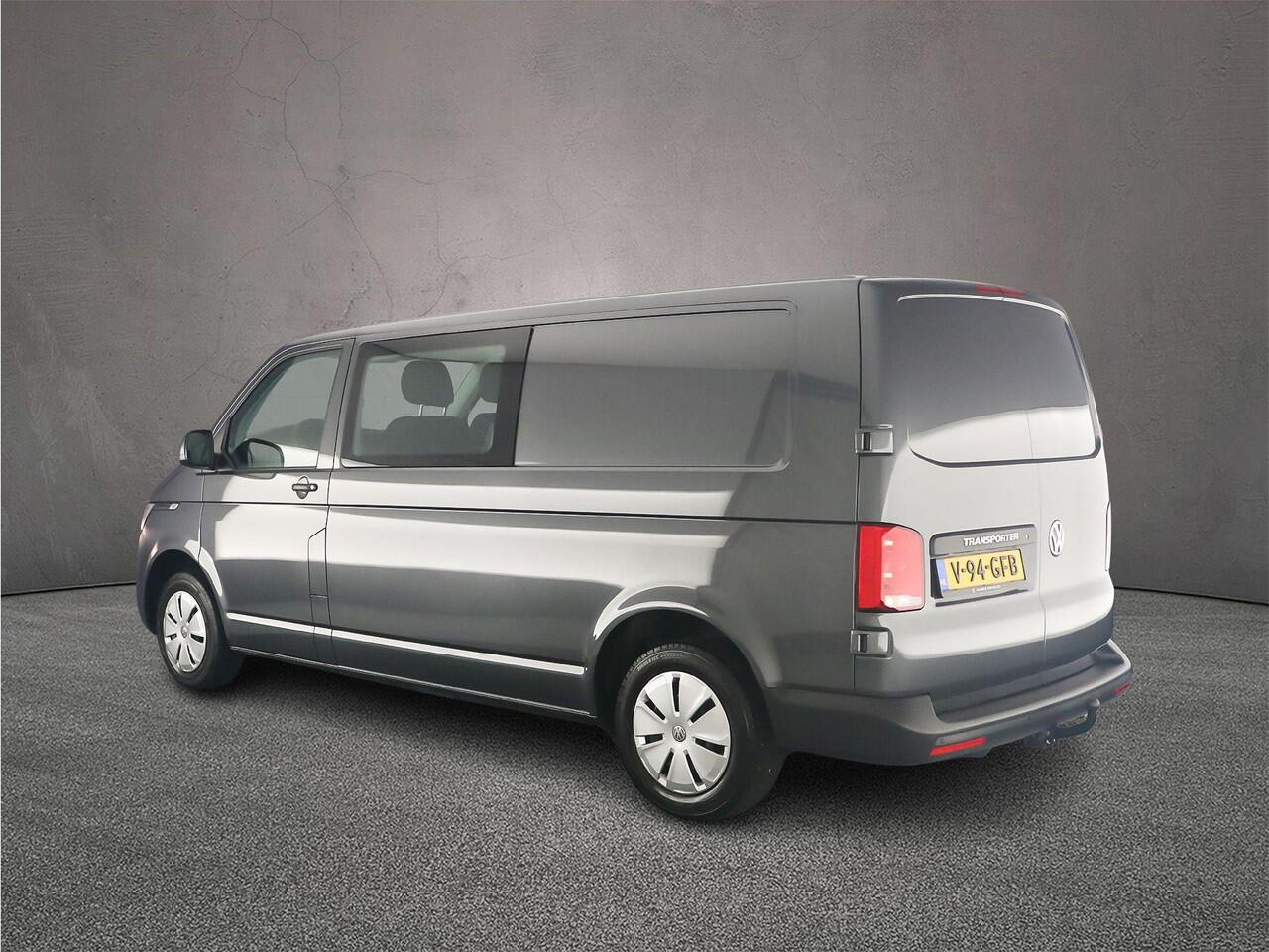 Volkswagen TRANSPORTER 2.0 TDI 110pk L2 Dubbele Cabine | 6-zitplaatsen | Betimmering | Trekhaak | Navigatie (Apple carplay / Android Auto)