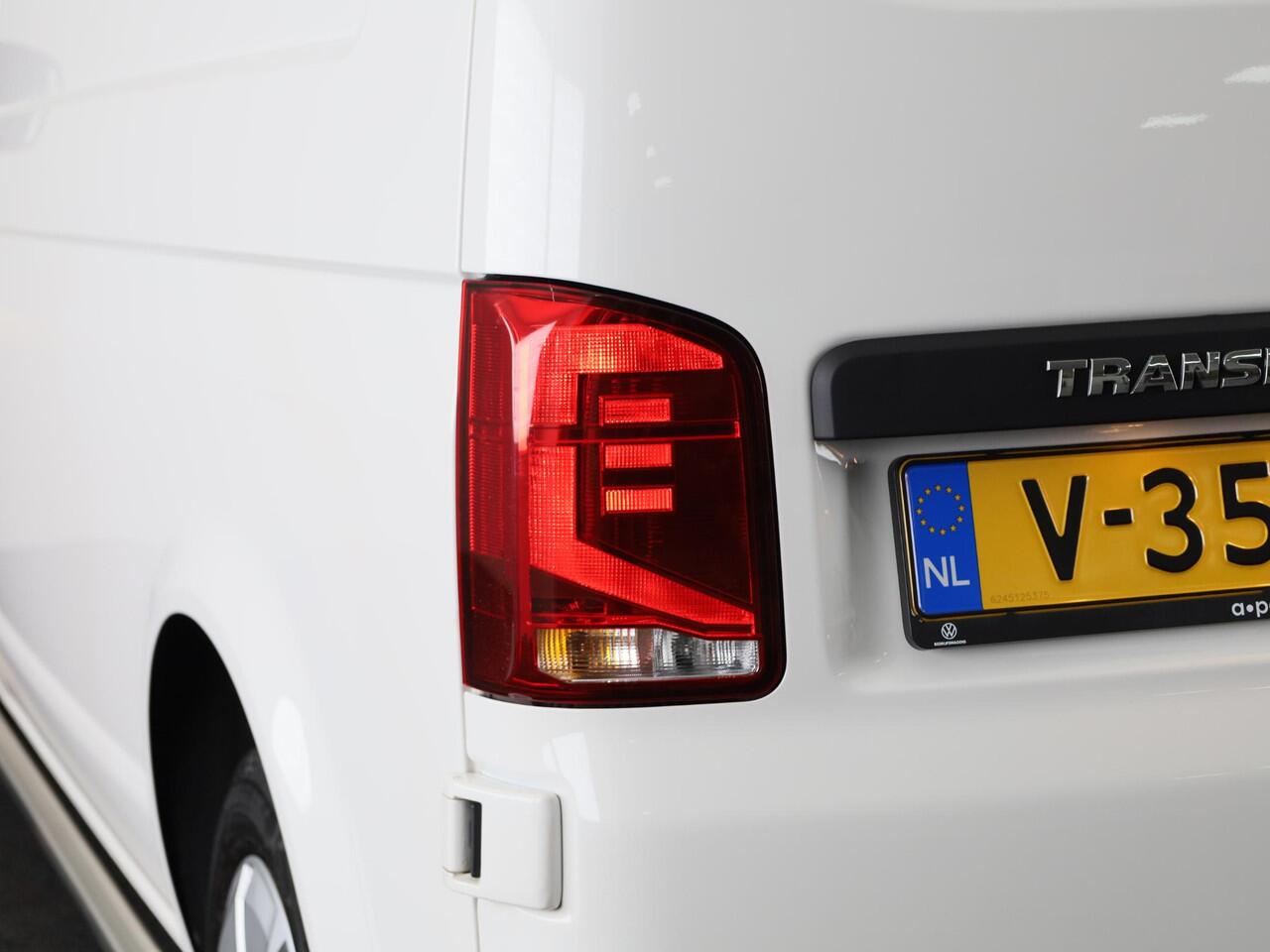Volkswagen TRANSPORTER 2.0 TDI L2H1 28 Comfortline 110 pk | Verlengde garantie | Navigatie via App | Parkeersensoren achter | Cruise control |