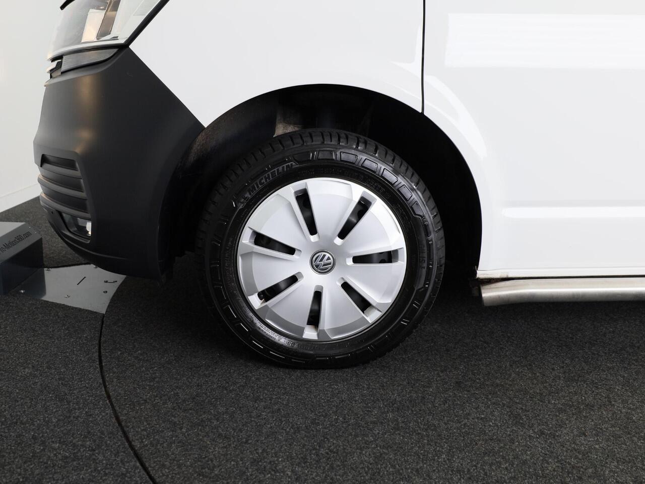 Volkswagen TRANSPORTER 2.0 TDI L2H1 28 Comfortline 110 pk | Verlengde garantie | Navigatie via App | Parkeersensoren achter | Cruise control |