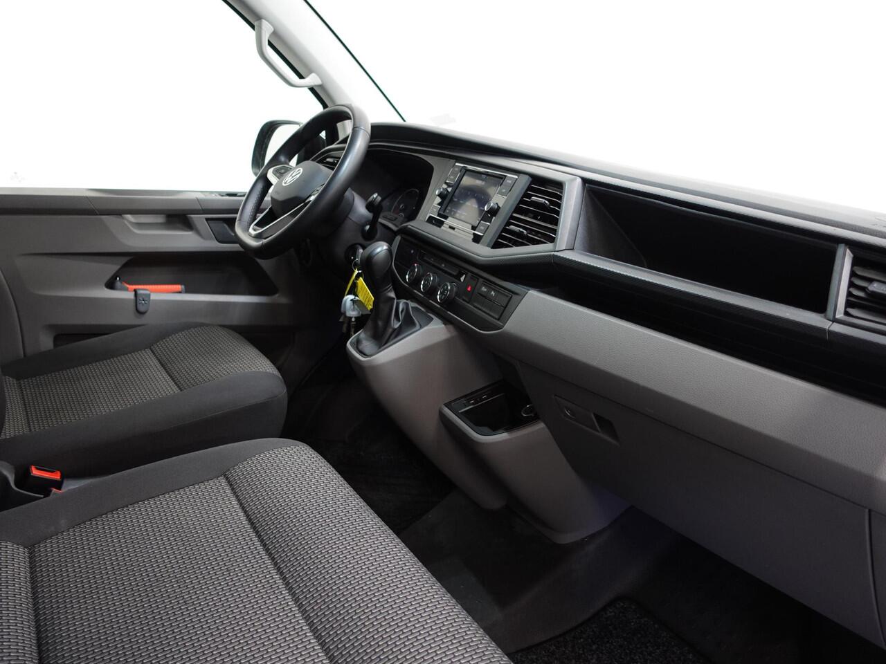 Volkswagen TRANSPORTER 2.0 150PK L2H1 Highline Automaat Dubbele Cabine Airco Navi Parkeersensoren Camera Trekhaak Carplay