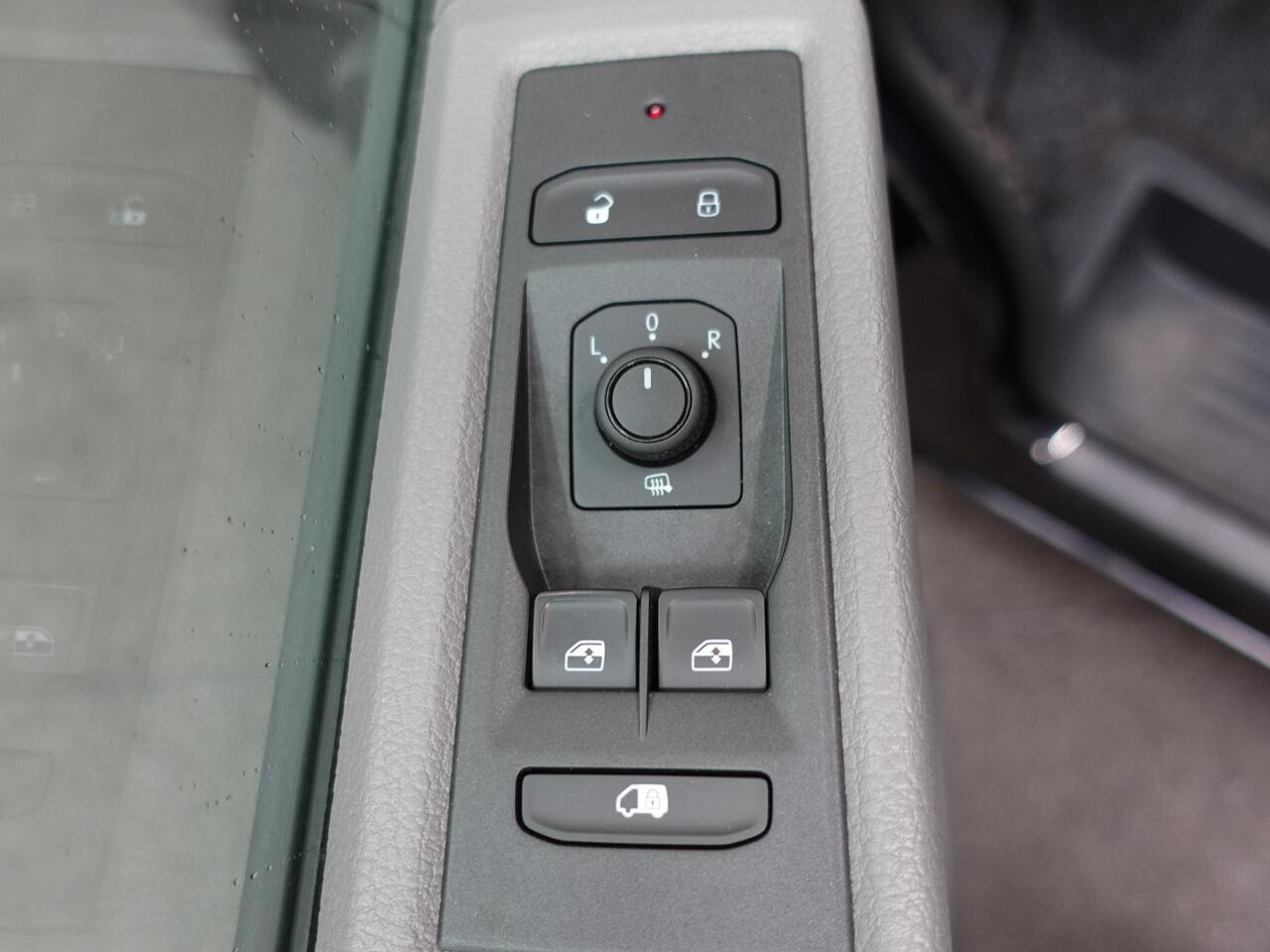 Volkswagen TRANSPORTER 2.0 150PK L2H1 Highline Automaat Dubbele Cabine Airco Navi Parkeersensoren Camera Trekhaak Carplay