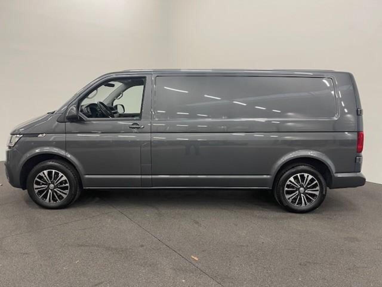 Volkswagen TRANSPORTER 2.0 TDI L2H1 28 Highline Automaat Airco Cruise Control Navi PDC V&A Trekhaak