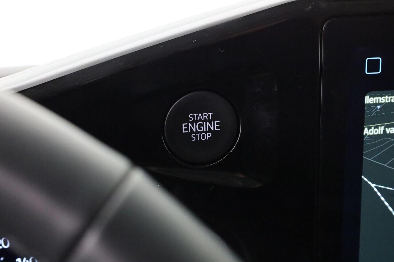 Volkswagen TRANSPORTER Bulli 2.0 TDI 170 pk Automaat L2 | Black Edition | Leder | Betimmering | Trekhaak | Camera | Stoelverwarming | Navigatie | Apple carplay/Android auto