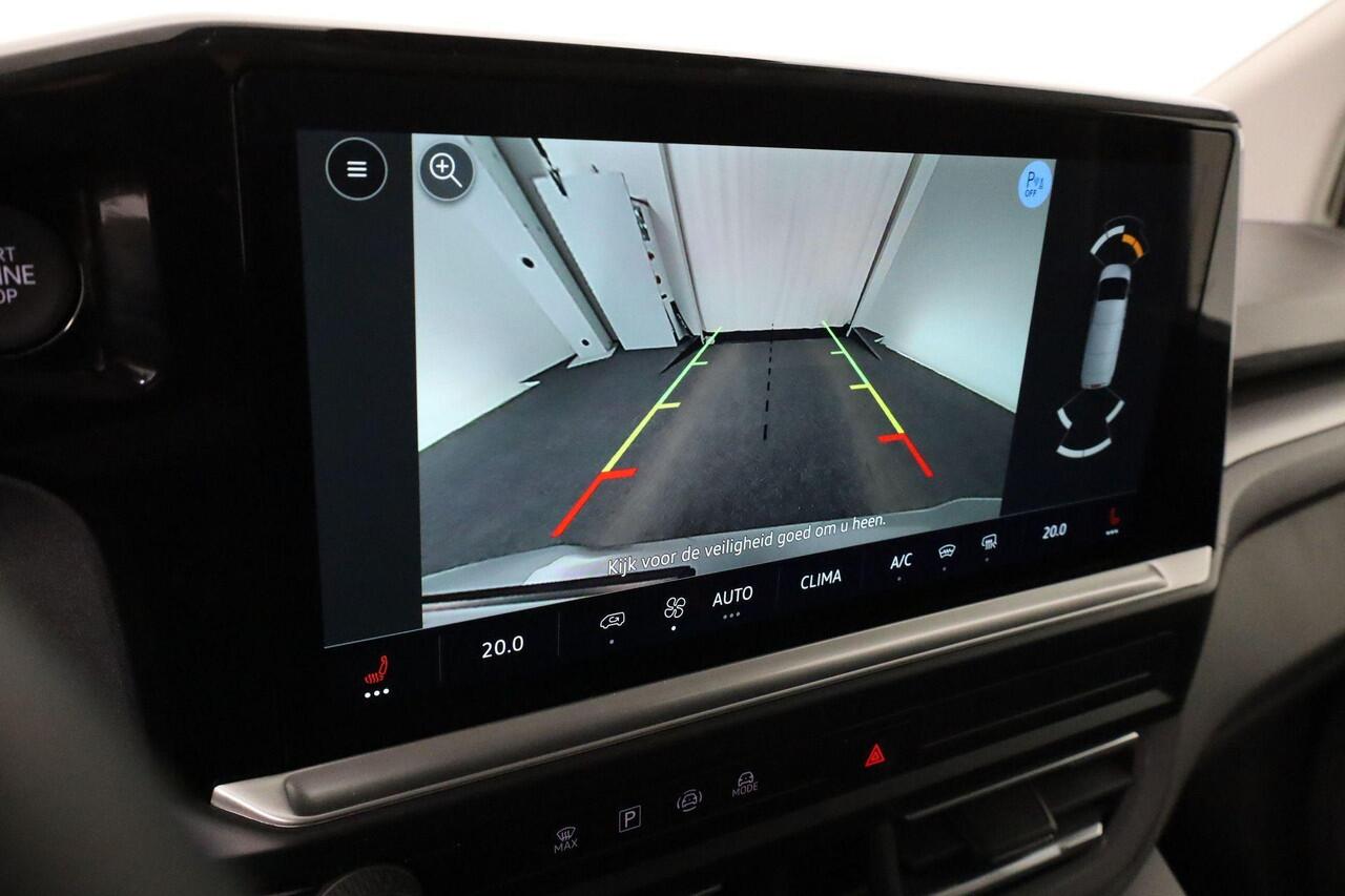 Volkswagen TRANSPORTER Bulli 2.0 TDI 170 pk Automaat L2 | Black Edition | Leder | Betimmering | Trekhaak | Camera | Stoelverwarming | Navigatie | Apple carplay/Android auto