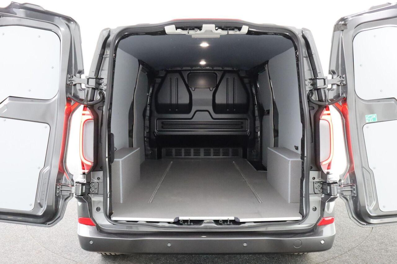 Volkswagen TRANSPORTER Bulli 2.0 TDI 170 pk Automaat L2 | Black Edition | Leder | Betimmering | Trekhaak | Camera | Stoelverwarming | Navigatie | Apple carplay/Android auto