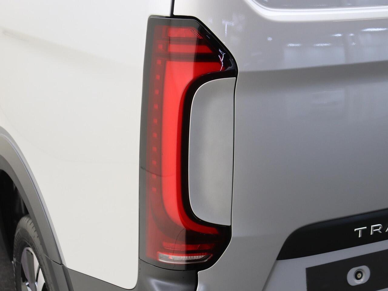 Volkswagen TRANSPORTER Bedrijfswagens PanAmericana L2 2.0 TDI 30 150 pk 110 kW pk 8 au | BPM vrij | Lichtmetalen velgen 17" (6,5 J 17) "Monte Carlo" (zwart gepolijst) | Achteruitrijcamera | Parkeersensoren voor en achter (Park Distance Control) |