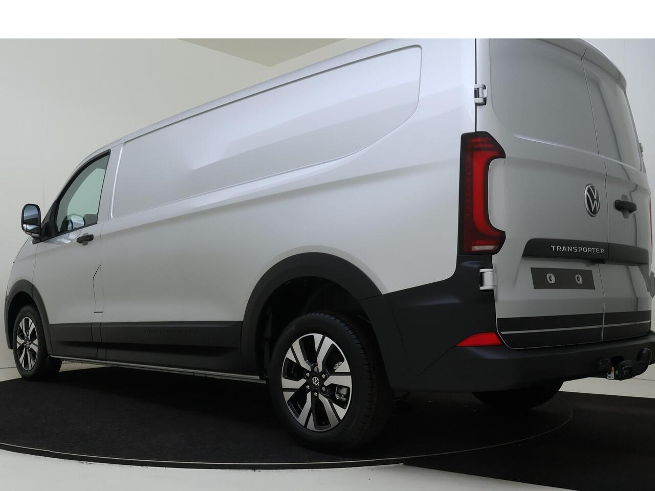 Volkswagen TRANSPORTER Bedrijfswagens PanAmericana L2 2.0 TDI 30 150 pk 110 kW pk 8 au | BPM vrij | Lichtmetalen velgen 17" (6,5 J 17) "Monte Carlo" (zwart gepolijst) | Achteruitrijcamera | Parkeersensoren voor en achter (Park Distance Control) |