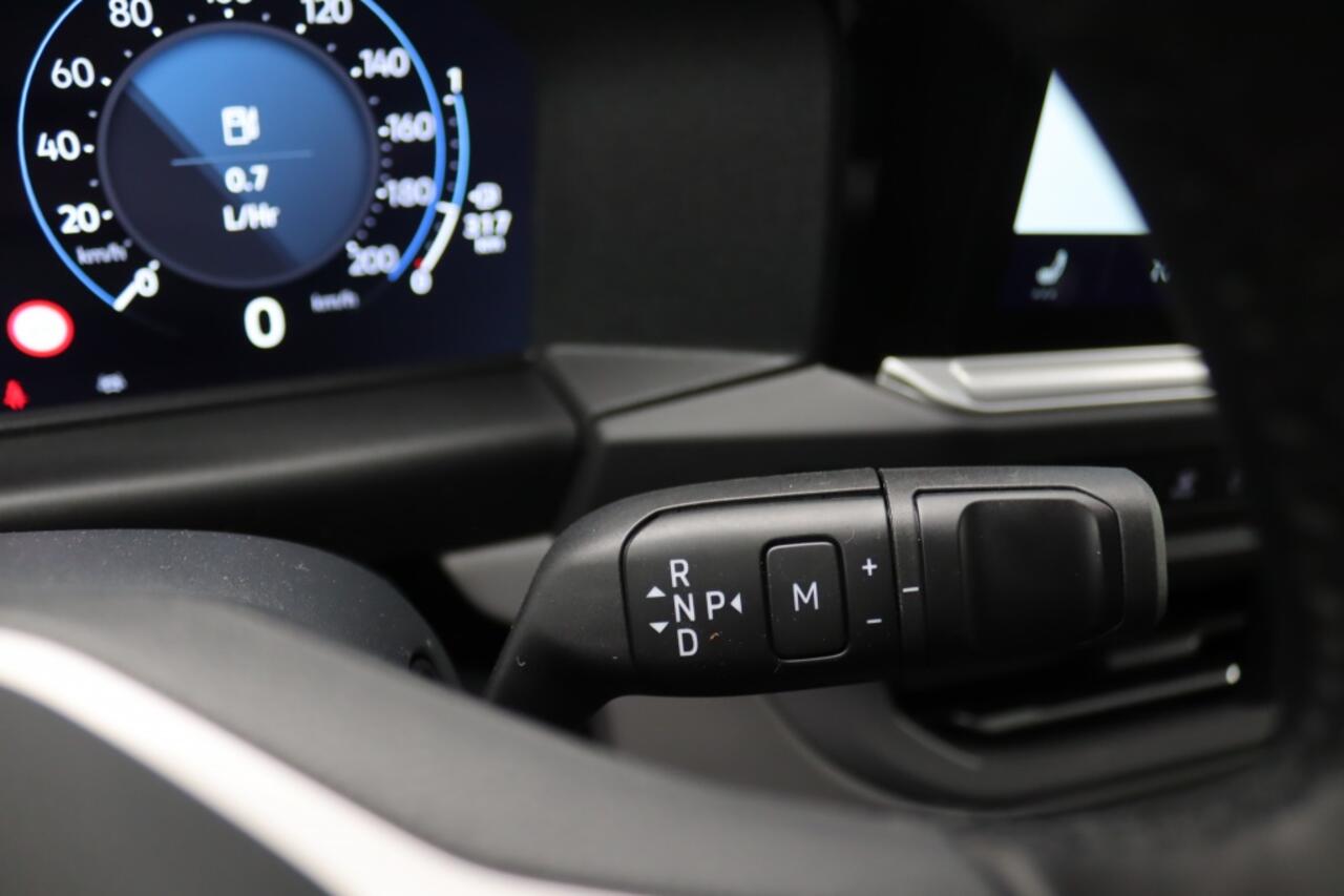 Volkswagen TRANSPORTER 2.0 TDI L2H1 30 Style Automaat | Trekhaak | ACC | LED | 17"