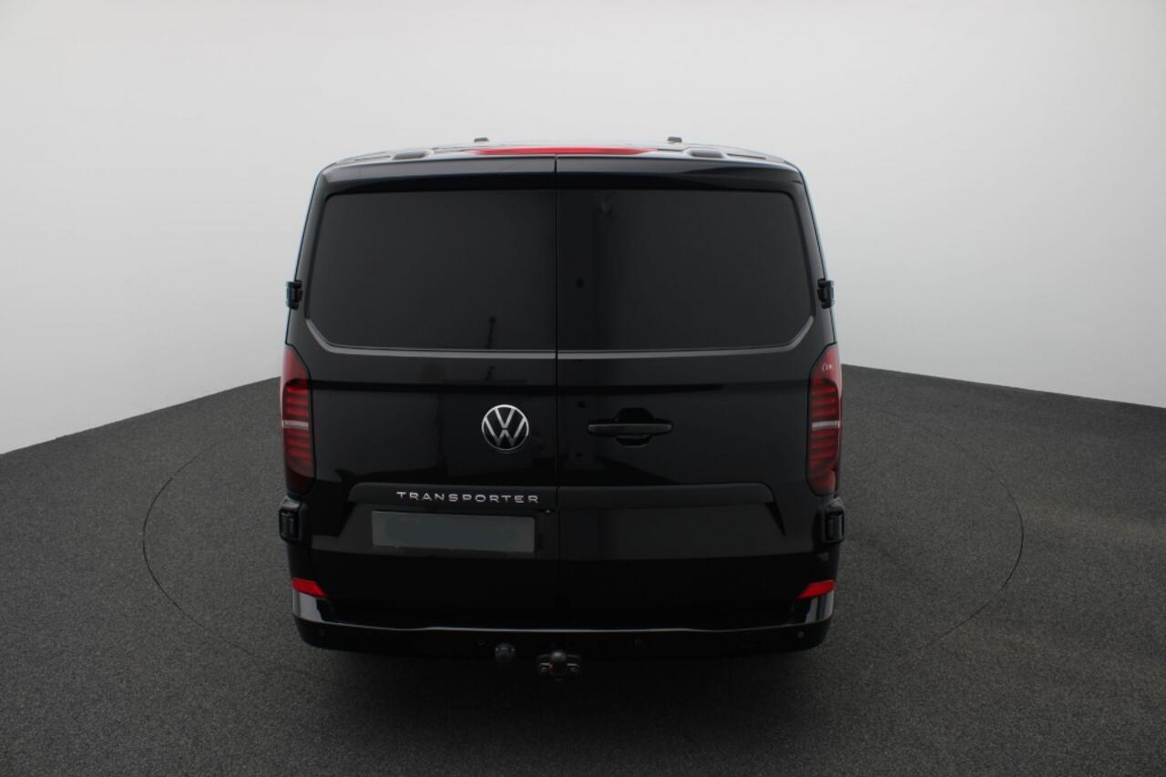 Volkswagen TRANSPORTER 2.0 TDI L2H1 30 Style Automaat | Trekhaak | ACC | LED | 17"