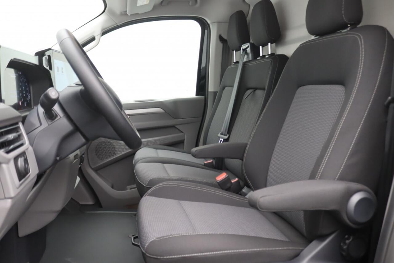 Volkswagen TRANSPORTER 2.0 TDI L2H1 30 Style Automaat | Trekhaak | ACC | LED | 17"