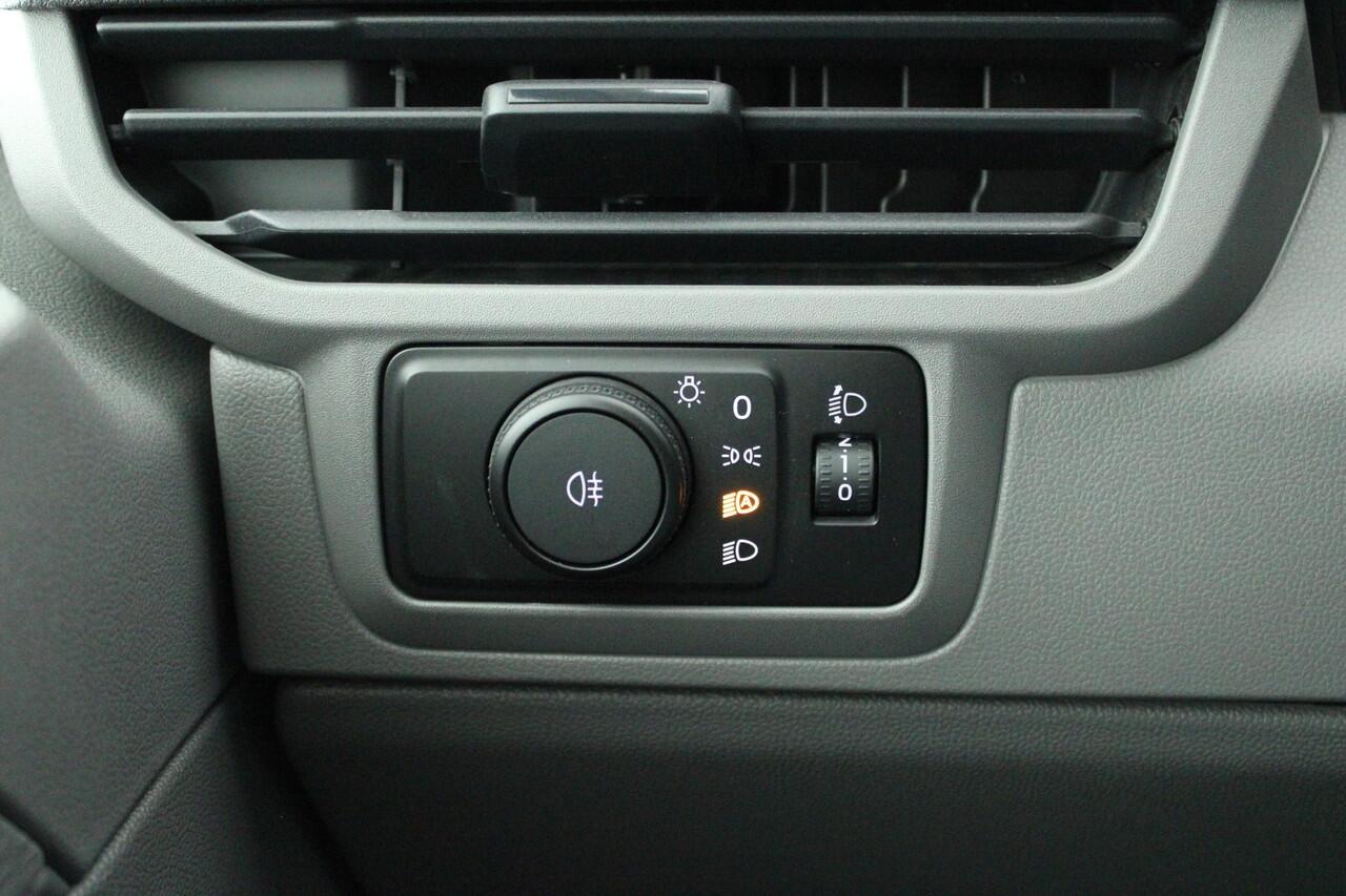 Volkswagen TRANSPORTER T7 2.0 TDI 110pk L2H1 Life Incl. BPM! Parkeersensoren Carplay Bijrijdersbank