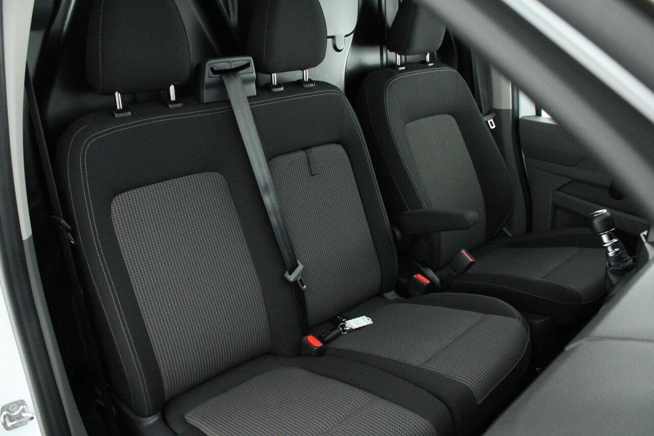 Volkswagen TRANSPORTER T7 2.0 TDI 110pk L2H1 Life Incl. BPM! Parkeersensoren Carplay Bijrijdersbank